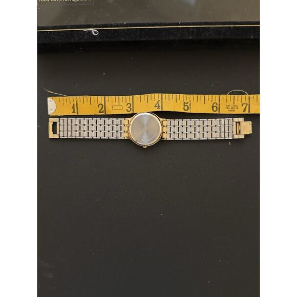 Bill Blass Men's Quartz Watch Gold Band Black Dial- Untested - Picture 5 of 5